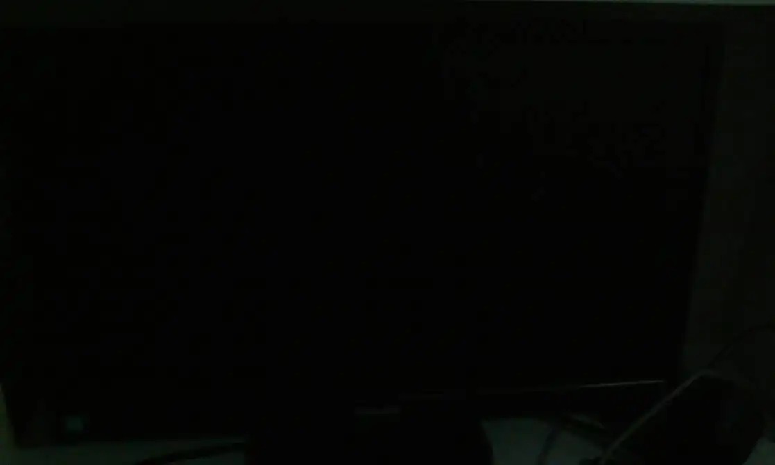 ¿Cómo resolver la pantalla negra del touch todo en uno?